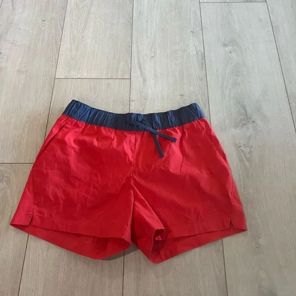 The North face women’s short size M